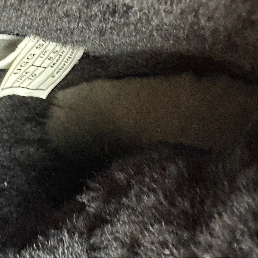 UGG black Bailey Button pull on boot.  size 10.  Boxed - Picture 12 of 14